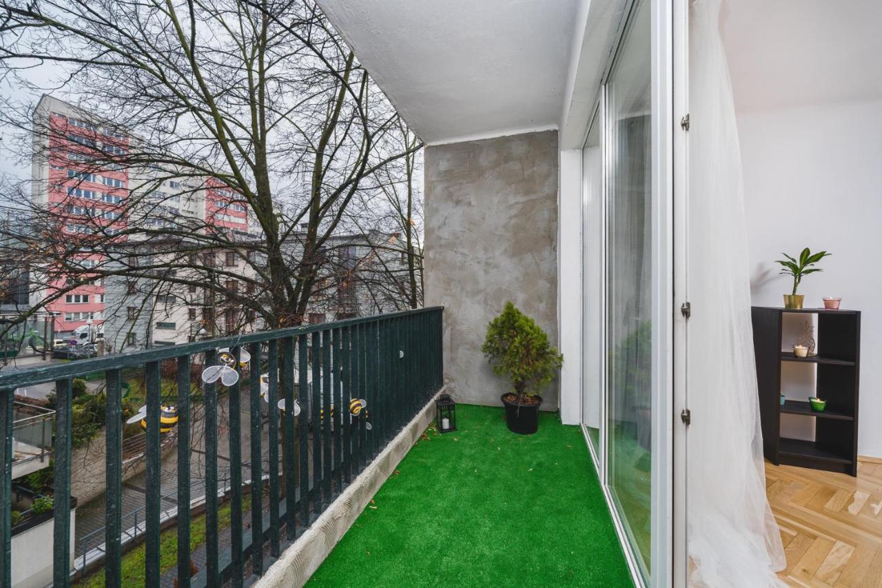 Sunshine Parkside Hideaway - 3 Bedroom - By Upstairs Krakow Exterior photo