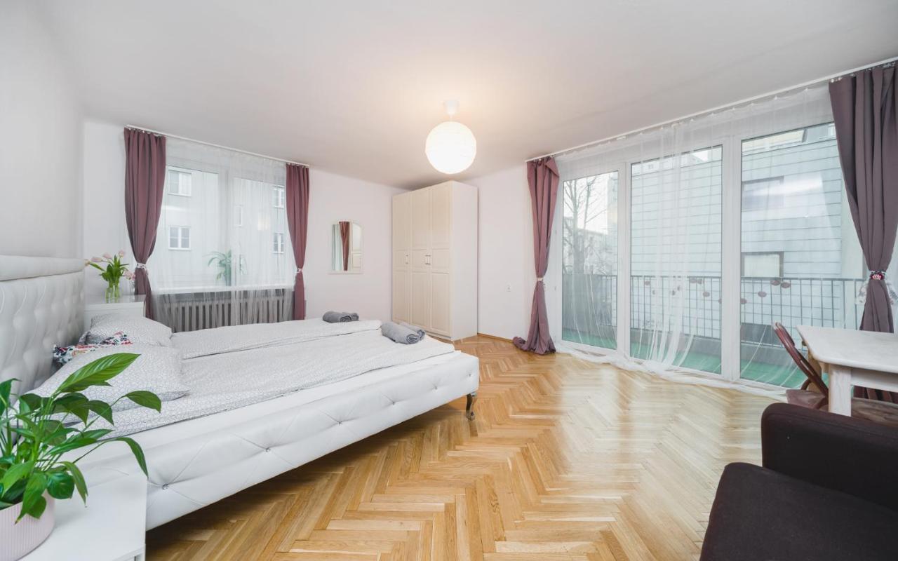 Sunshine Parkside Hideaway - 3 Bedroom - By Upstairs Krakow Exterior photo