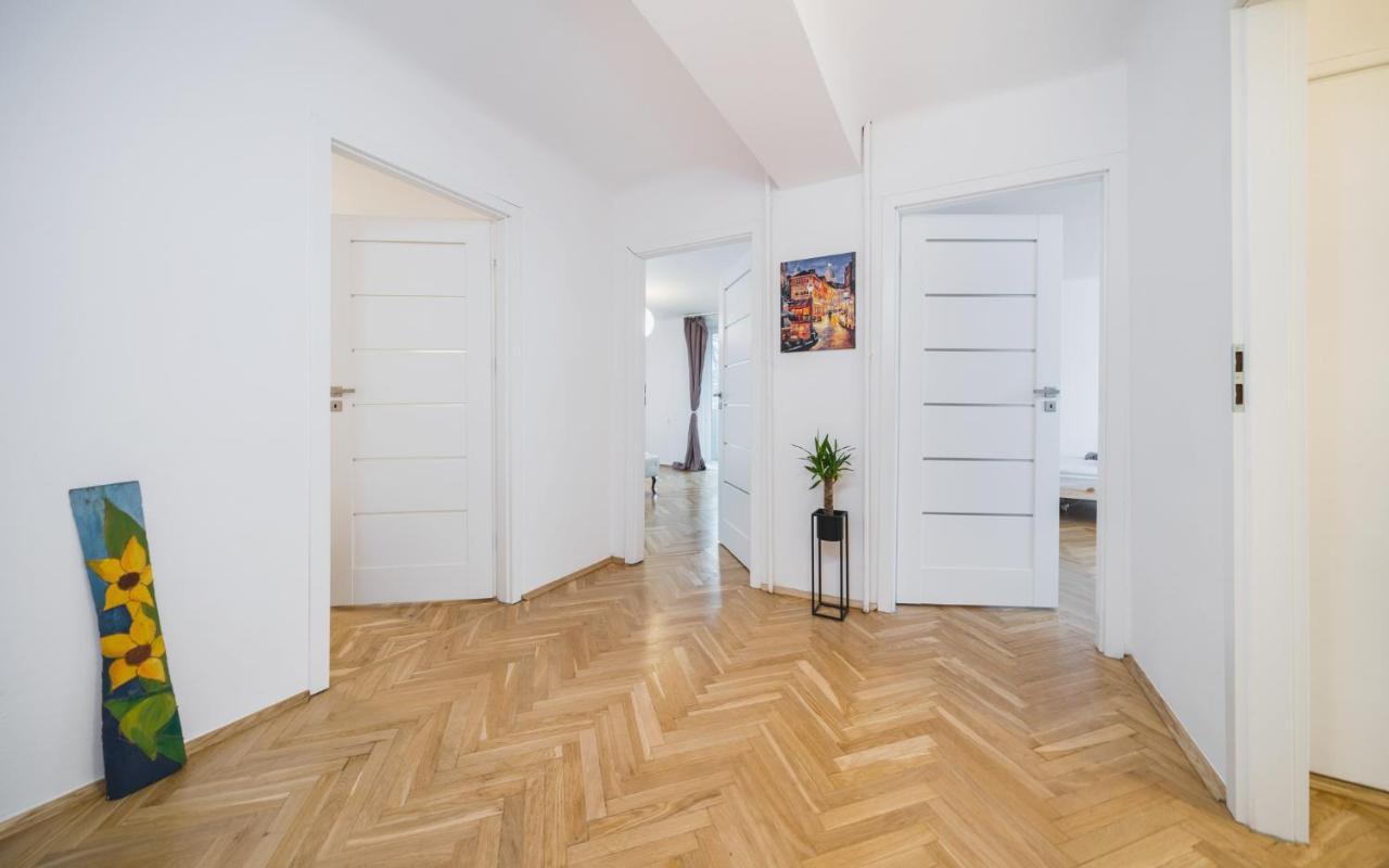 Sunshine Parkside Hideaway - 3 Bedroom - By Upstairs Krakow Exterior photo