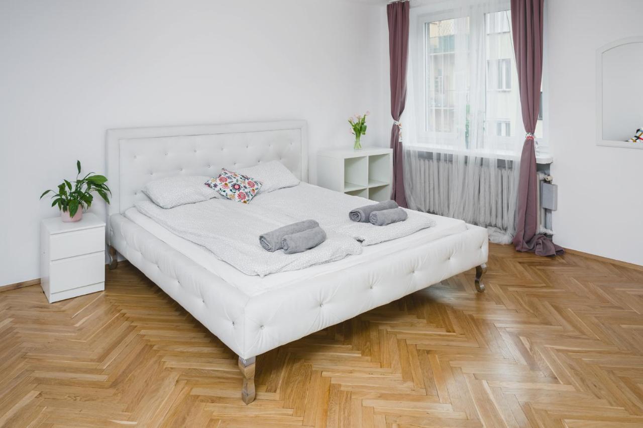 Sunshine Parkside Hideaway - 3 Bedroom - By Upstairs Krakow Exterior photo