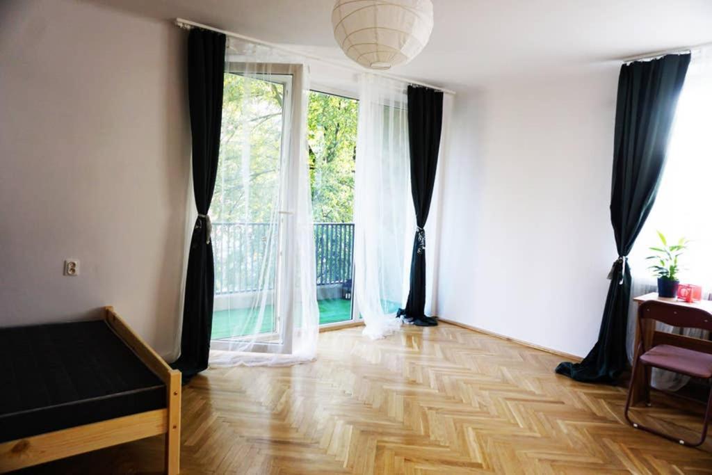 Sunshine Parkside Hideaway - 3 Bedroom - By Upstairs Krakow Exterior photo