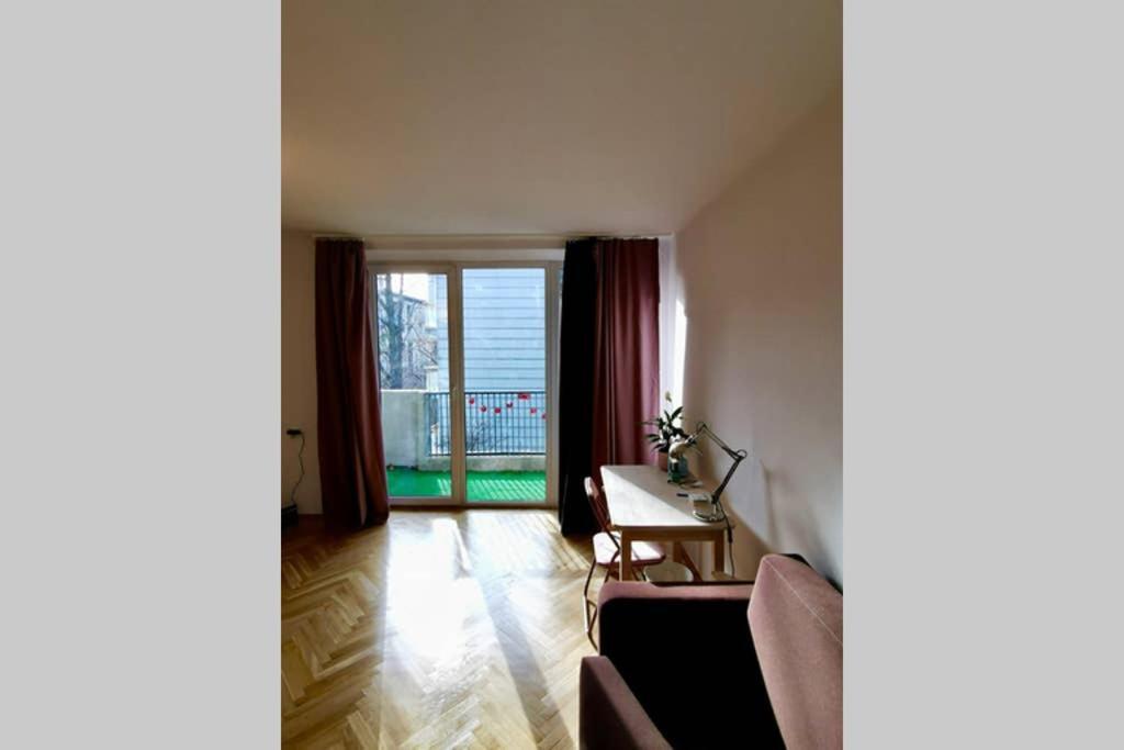 Sunshine Parkside Hideaway - 3 Bedroom - By Upstairs Krakow Exterior photo
